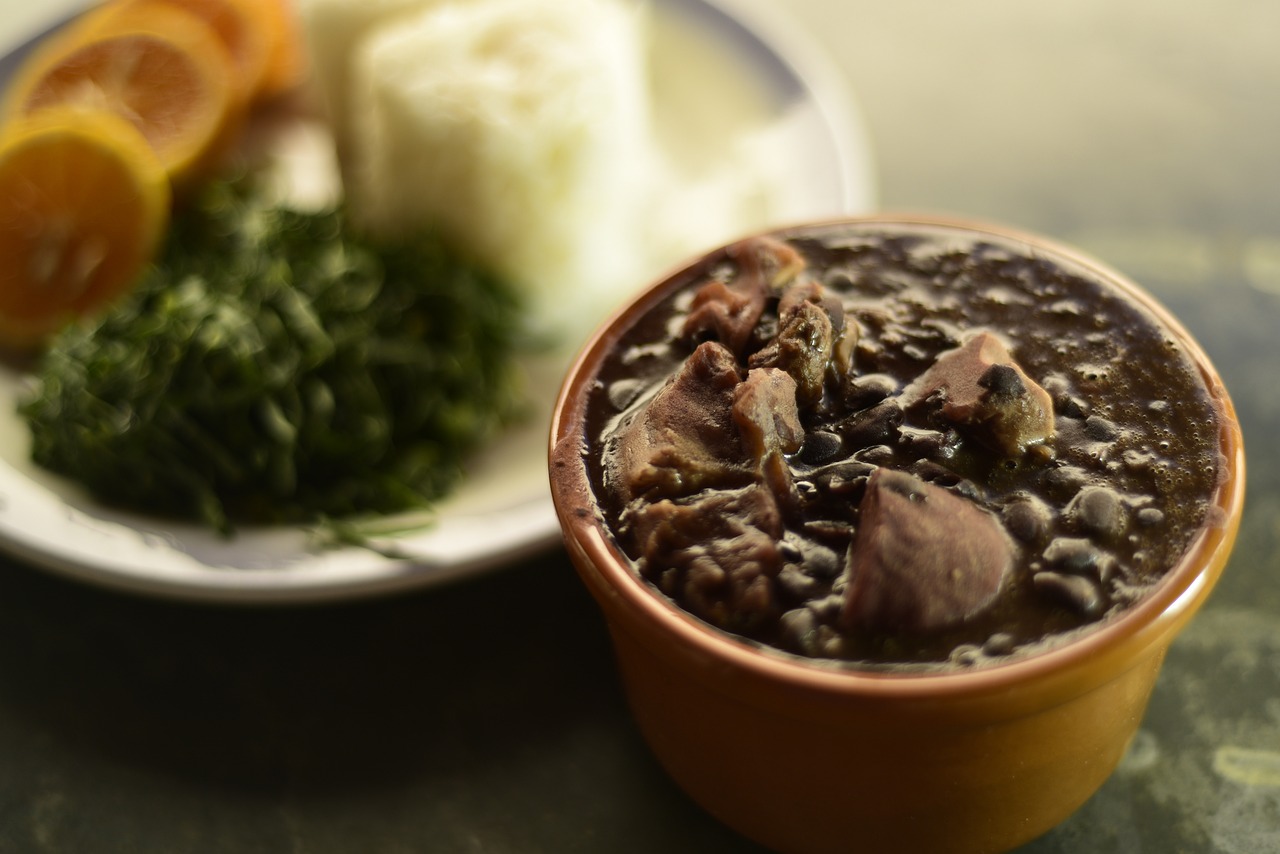 a feijoada é a mais famosa comida brasileira